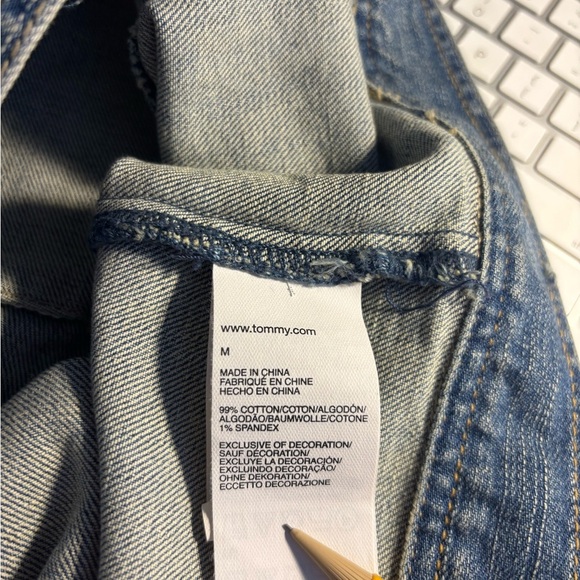 Tommy Hilfiger Distressed 90's Denim Vest Women's Size Medium 2 pocket Button - Picture 9 of 9